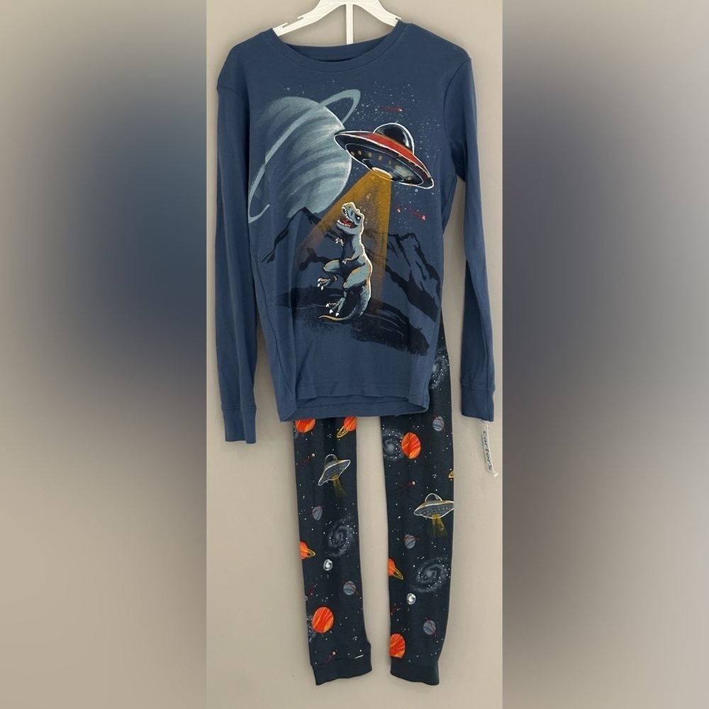 ✨NWT✨ Carter’s Pajama Set- Size 12